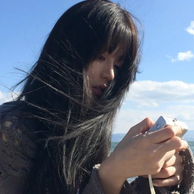 花落水流红